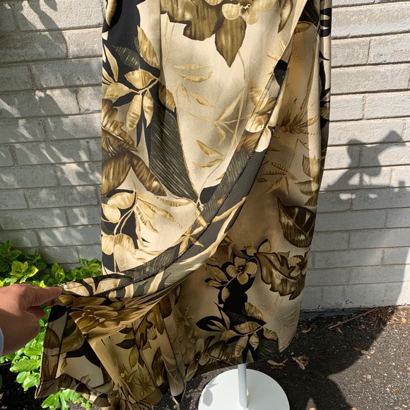 Vintage Floral Wrap Skirt with buttons on waist - Picture 3 of 4